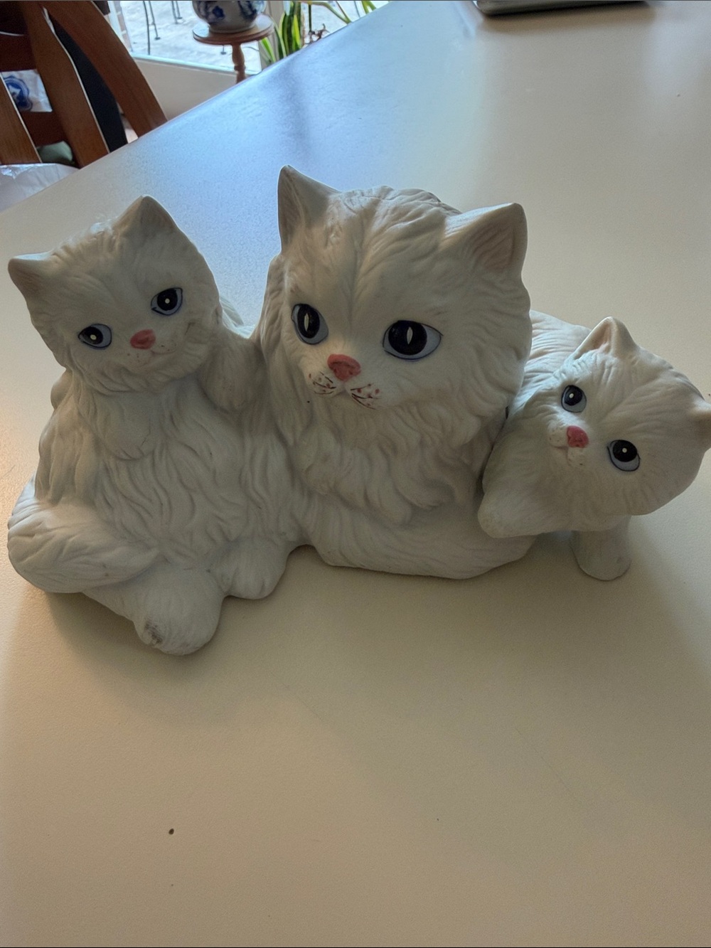 Vintage Homco Ceramic White Mama Cat with Two Kittens Figurine